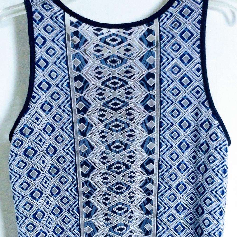 Sleeveless Blue Geometric Design High-Low Tank - Picture 5 of 7